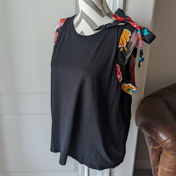 Who What Wear Adorable Cropped Sleeveless Top - Picture 2 of 6